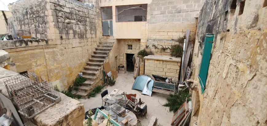 House of Character Zebbug P000195392