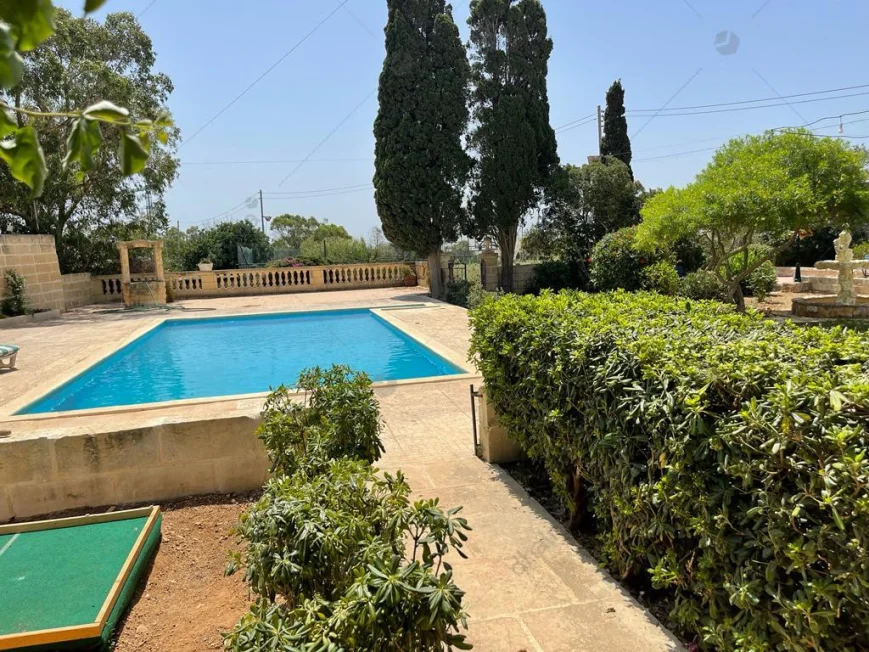 Detached Villa Madliena P000236087